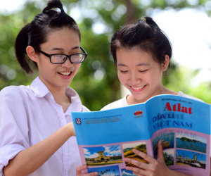 'Bộ GD&ĐT ôm đồm sách giáo khoa dẫn đến tiêu cực'