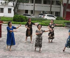 Dễ thương như giáo viên Ngoại thương, về hưu rồi vẫn lập hội nhảy Rumba dưỡng sinh tưng bừng