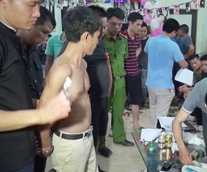 Đột kích 'bữa tiệc đá', phá vỡ vỏ bọc của một doanh nhân