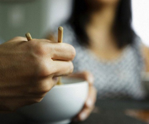 Mẹ chồng chê tôi 'tanh tưởi', chồng chỉ bênh tôi một câu khiến bà im bặt còn tôi thì mát lòng mát dạ