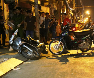 Người phụ nữ ở Sài Gòn báo bị 2 thanh niên gí roi điện, cướp xe SH