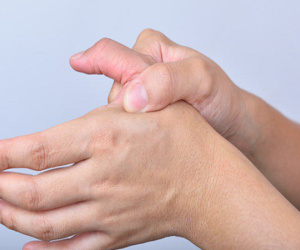 Những hiện tượng thông thường nhưng lại là lời cảnh báo của tình trạng chèn ép dây thần kinh đáng lo ngại
