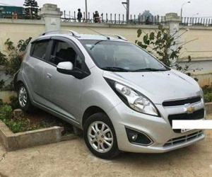 Tài xế thiếu quan sát, thanh niên 9X chỉ dẫn tài xế lùi xe bị ô tô ép chết thảm