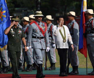 Tổng thống Duterte thách quân đội Philippines đảo chính