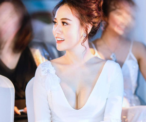 Trong phim kín đáo hết sức nhưng ngoài đời Quỳnh Búp Bê lại chăm hở bạo và sexy ra phết