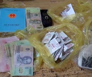 Bắt quả tang 4 đôi nam nữ đang mua bán dâm