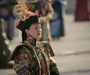 Fan mê mẩn với thần thái chuẩn 'mẫu nghi thiên hạ' của Như Ý trong lễ sắc phong Hoàng hậu