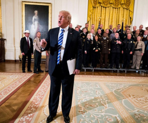Hậu trường 'quả bom' vô danh của New York Times