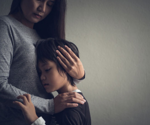 Khi sự thật về đứa con nuôi tôi vẫn xem là con ruột được phơi bày, tôi chết điếng vì mình đã bị chồng lợi dụng