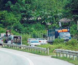 Xe dù, bến cóc 'đại náo' cao tốc hiện đại nhất Việt Nam