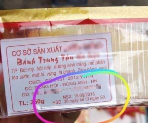 Được bày bán trước cả ngày sản xuất, chiếc bánh trung thu "đến từ tương lai" khiến dân tình hoang mang tột độ