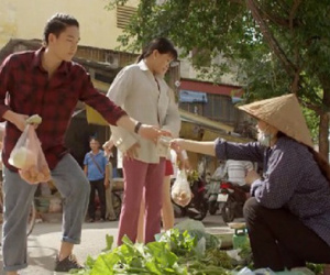 Phim Yêu Thì Ghét Thôi tập 6: Làm shipper không thành, Du bị cô bán rau chê ăn bám vợ