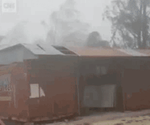 Tận thấy sức mạnh khủng khiếp của siêu bão Mangkhut khi quét qua đảo Guam