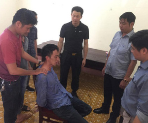 Giám đốc công an bắt kẻ dùng bơm tiêm dính máu khống chế con tin