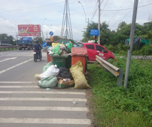 Gom rác độc hại, 3 công nhân nhập viện