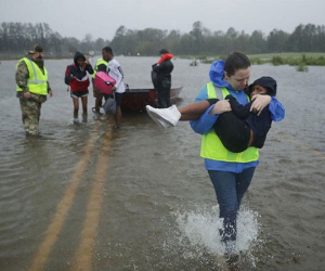 Mỹ tả tơi vì siêu bão Florence, Philippines oằn mình 'gánh' Mangkhut
