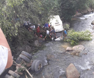 Xe bồn chạy trên 100 km/h trước khi tông ôtô khách làm 13 người chết