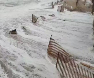 Sự tàn phá của siêu bão Florence khi đổ bộ vào Mỹ