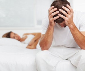 Tôi vừa sinh xong, chồng nhìn mặt con rồi nổi khùng lên đùng đùng gọi người khác tới nhận con