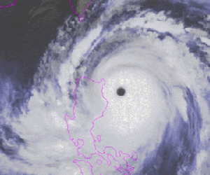 Hoàn lưu khổng lồ của bão Mangkhut và Florence nhìn từ không trung
