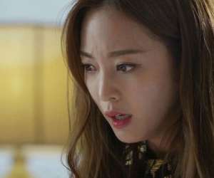 'Ngã ngửa' khi phát hiện tờ giấy giấu dưới nệm dày và bí mật về chồng sắp cưới điển trai