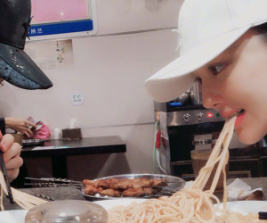 Sau đám cưới, 'tình địch Phạm Băng Băng' khoe cuộc sống ngọt ngào và bình dị bên chồng sĩ quan