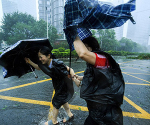 Siêu bão Mangkhut vừa đổ bộ vào tỉnh Quảng Đông, Trung Quốc với sức gió hơn 160 km/h