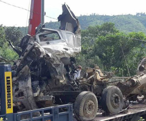 Tài xế xe bồn hai lần đánh lái trước khi đâm xe khách
