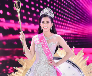 Hoa hậu 18 tuổi Trần Tiểu Vy: 'Ai chê học kém, tôi để ngoài tai'