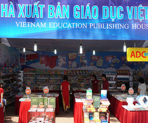 Nhờ độc quyền SGK, lãnh đạo NXB Giáo dục hưởng lương 'khủng' thế nào?