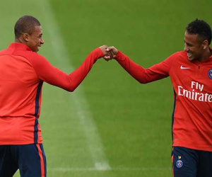 UEFA ra tối hậu thư: Neymar hoặc Mbappe, PSG phải 'bán máu' chạy tội