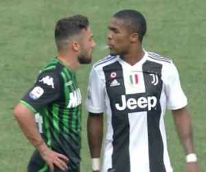 Douglas Costa có thể bị treo giò 10 trận vì nhổ vào đối thủ
