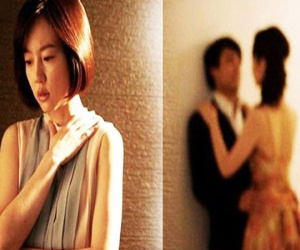 Giữa bữa tiệc kỉ niệm ngày cưới, vợ chưa kịp vui thì nhận được cuộc điện thoại và lập tức đòi ly hôn