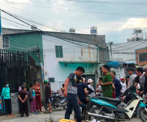 TP.HCM: Con gái ngã quỵ khi thấy mẹ chết cạnh vũng máu, bố thoi thóp đầy vết thương trên người