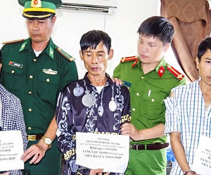 Bắt 3 người đàn ông mang 18.000 viên ma túy vào khách sạn