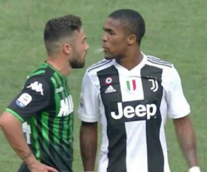 Douglas Costa bị cấm thi đấu 4 trận vì nhổ bọt vào đối thủ