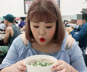 Nàng béo 'thánh ăn Hàn Quốc' hàng triệu người hâm mộ vừa khoe sang Việt Nam chơi, thích thú thưởng thức phở Sài Gòn