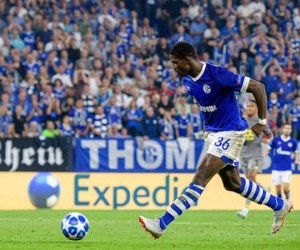 Schalke 04 1-1 Porto: Không VAR chủ nhà mất điểm
