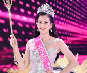 Trần Tiểu Vy được báo Trung khen ngợi, netizen đoán lọt Top 5 Miss World nhưng fan lại lo vì loạt đối thủ quá 'khủng'