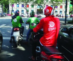 Grab và Go-Viet: Cạnh tranh 'hủy diệt', người tiêu dùng vui trước buồn sau