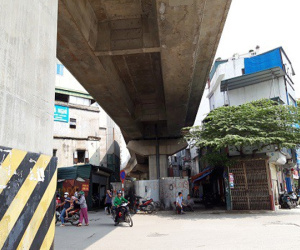 Hà Nội chạy thử tàu trên cao: Các hộ dân sống cách đường tàu 1 mét nói gì?