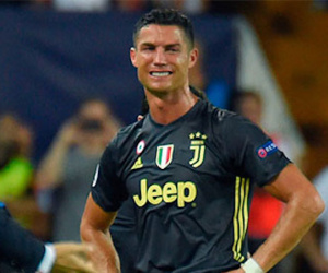 HLV Allegri tin Ronaldo sẽ không bị đuổi nếu có VAR