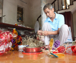 Nghệ nhân 45 năm giữ hồn Trung thu bằng đồ chơi truyền thống