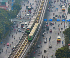 Người dân Thủ đô hào hứng đón tàu trên cao
