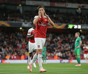 Arsenal 4-2 Vorskla: Aubameyang lập cú đúp giúp Pháo thủ thắng lớn