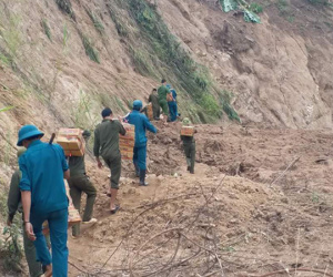 Cõng hàng vào nơi mọi phương tiện đều bất lực