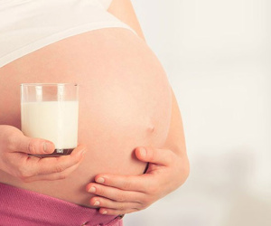 Lo cháu nội sinh vào 'tháng cô hồn', mẹ chồng bắt con dâu mổ sớm