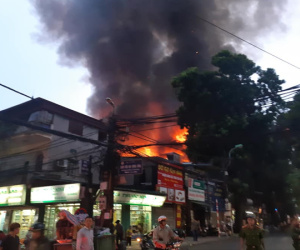 Lửa cháy lan 10 căn nhà ở Hà Nội, hàng trăm người dân phải sơ tán
