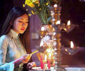 Từ chuyện bông hồng cài áo mùa Vu Lan: Báo hiếu gia tiên thế nào cho đúng khi cha mẹ đã khuất ?