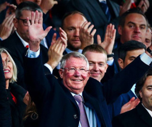 Alex Ferguson lần đầu trở lại Old Trafford sau xuất huyết não